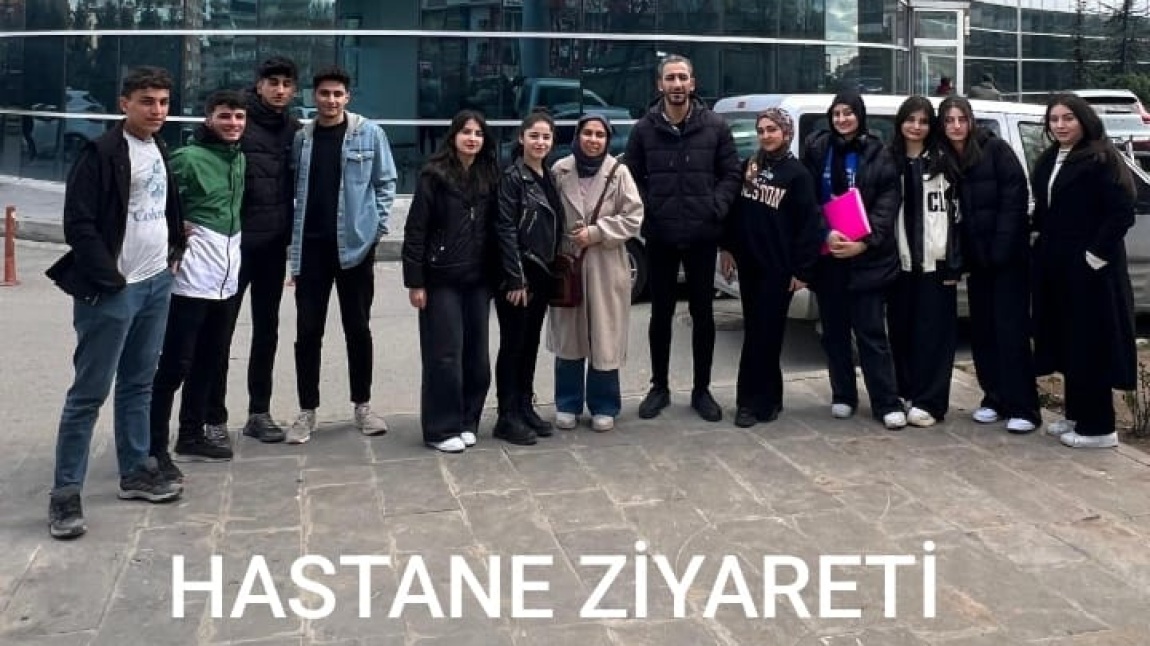 SAADET UÇAR ANADOLU LİSESİ ÖĞRENCİLERİ HASTANE ZİYARETİNDE BULUNDU